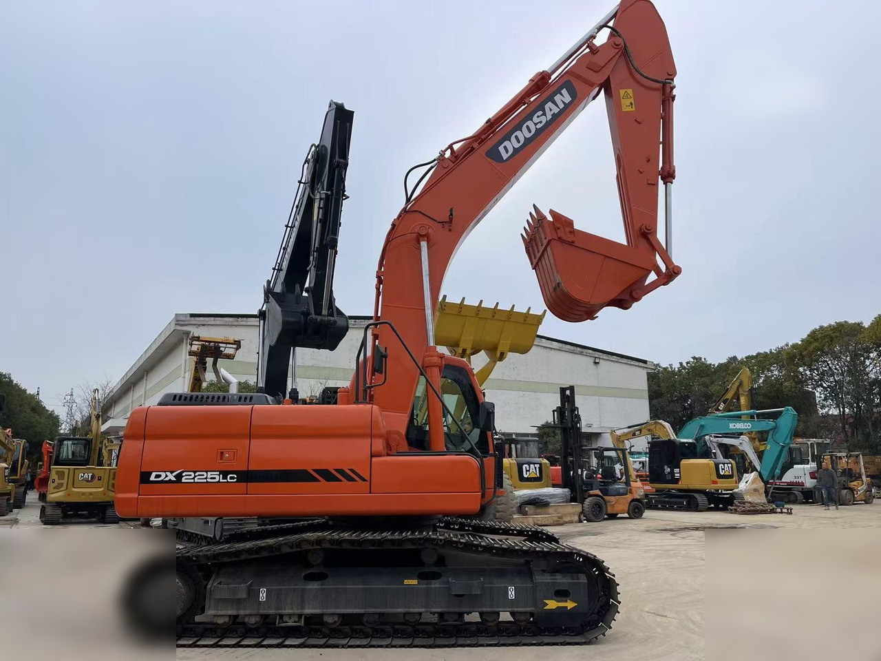 DOOSAN DX225 LC - Kettenbagger: das Bild 1 DOOSAN DX225 LC - Kettenbagger: das Bild 1