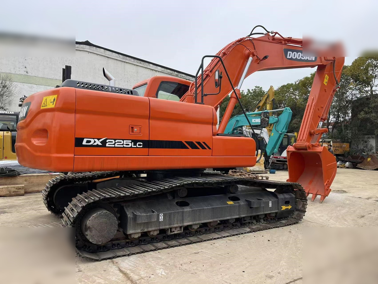 DOOSAN DX225 LC - Kettenbagger: das Bild 3 DOOSAN DX225 LC - Kettenbagger: das Bild 3