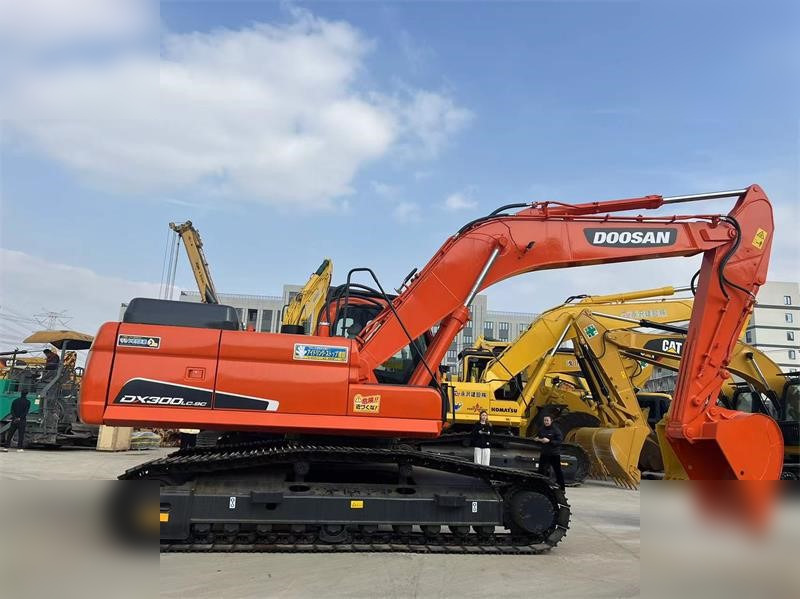 DOOSAN DX300 LC-9C - Kettenbagger: das Bild 3 DOOSAN DX300 LC-9C - Kettenbagger: das Bild 3