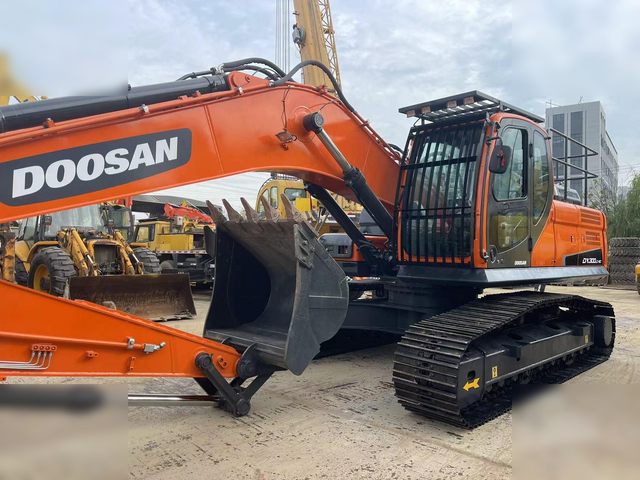 DOOSAN DX300 LCA - Kettenbagger: das Bild 2 DOOSAN DX300 LCA - Kettenbagger: das Bild 2