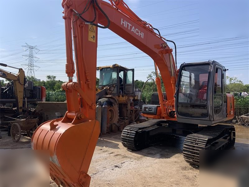 HITACHI EX100 - Kettenbagger: das Bild 3 HITACHI EX100 - Kettenbagger: das Bild 3