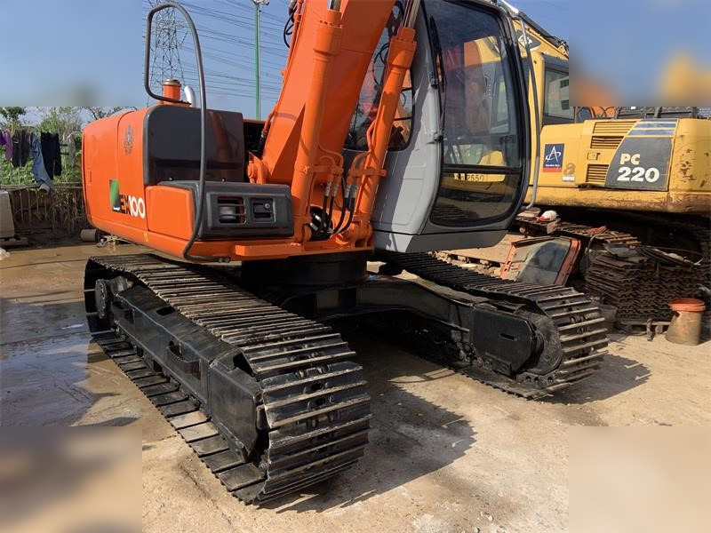 HITACHI EX100 - Kettenbagger: das Bild 4 HITACHI EX100 - Kettenbagger: das Bild 4