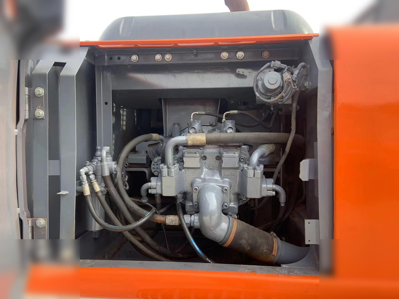 HITACHI EX210K-5 - Kettenbagger: das Bild 5 HITACHI EX210K-5 - Kettenbagger: das Bild 5
