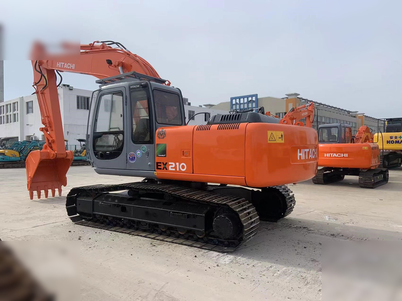 HITACHI EX210K-5 - Kettenbagger: das Bild 3 HITACHI EX210K-5 - Kettenbagger: das Bild 3