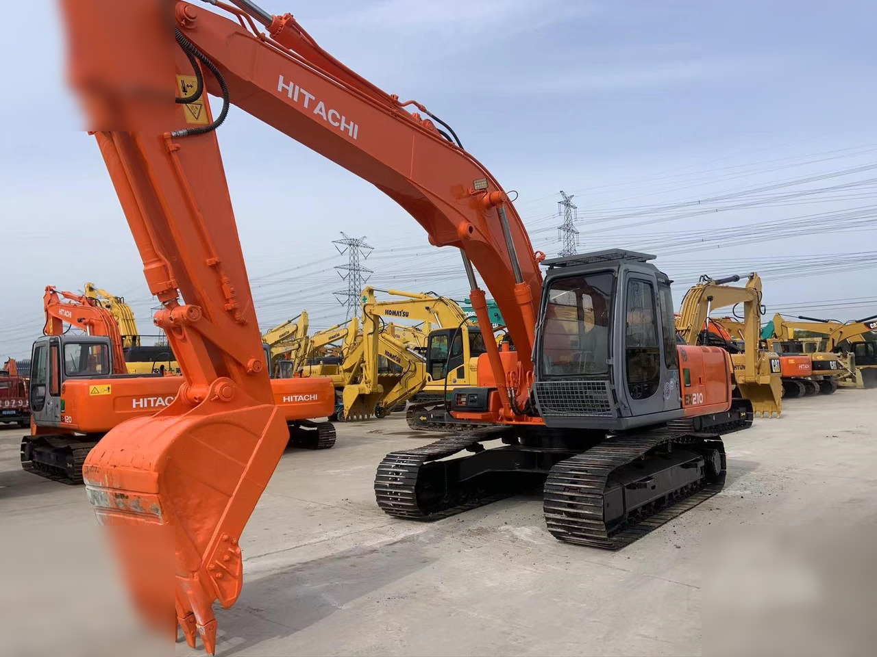 HITACHI EX210K-5 - Kettenbagger: das Bild 2 HITACHI EX210K-5 - Kettenbagger: das Bild 2