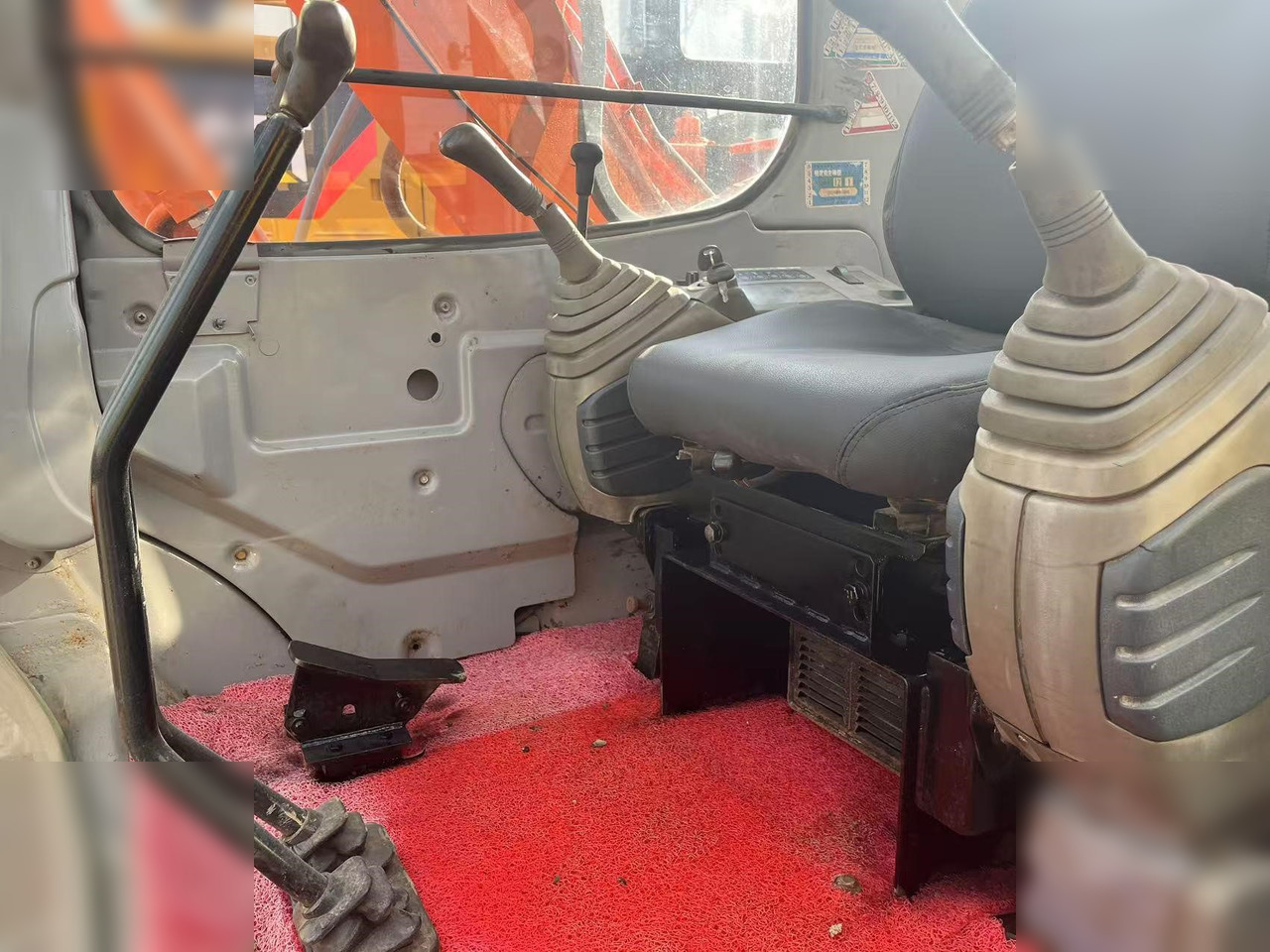 HITACHI EX60 - Kettenbagger: das Bild 5 HITACHI EX60 - Kettenbagger: das Bild 5