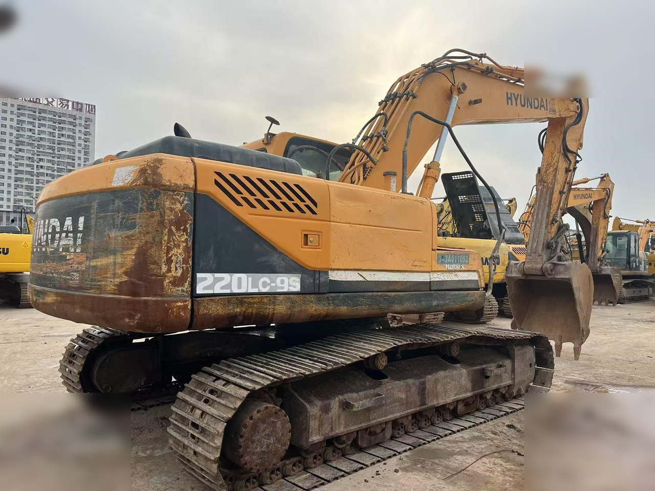 HYUNDAI ROBEX 220 LC-9S - Kettenbagger: das Bild 4 HYUNDAI ROBEX 220 LC-9S - Kettenbagger: das Bild 4