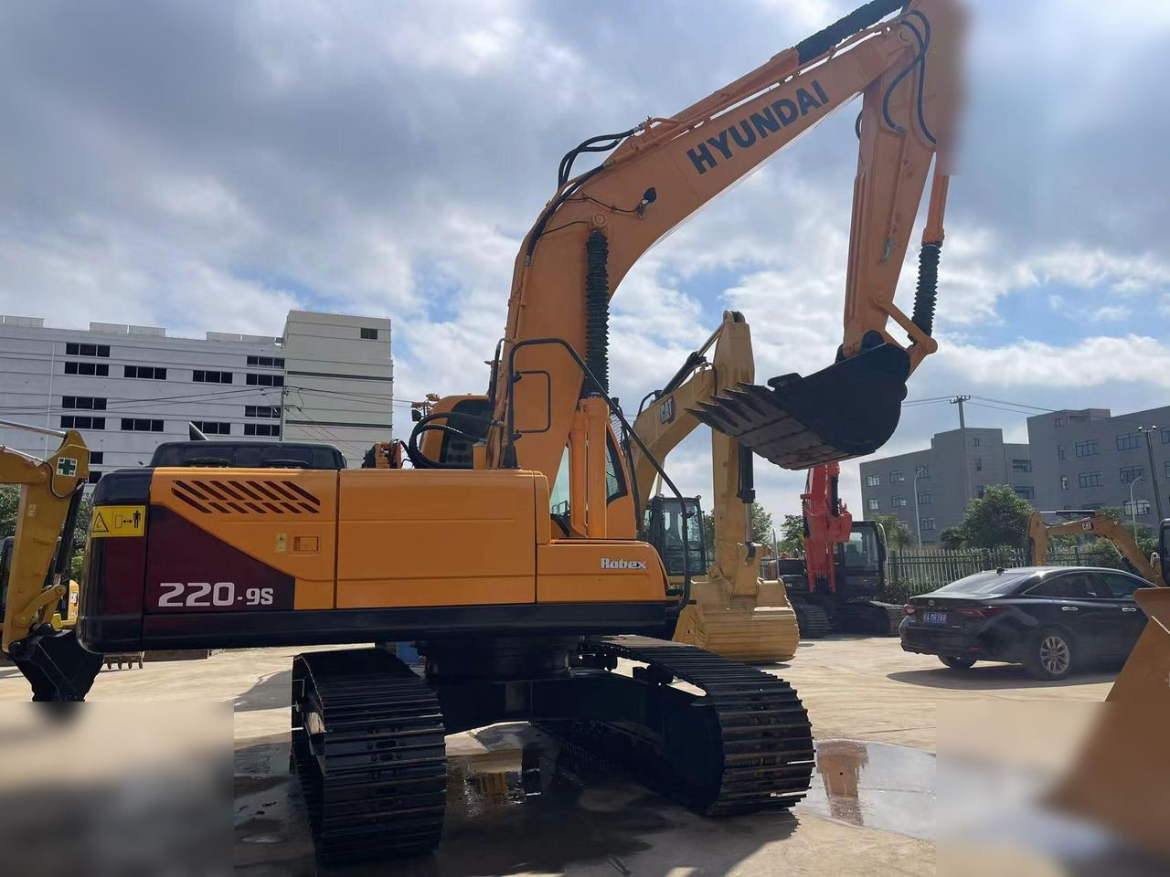 HYUNDAI ROBEX 220 LC-9S - Kettenbagger: das Bild 2 HYUNDAI ROBEX 220 LC-9S - Kettenbagger: das Bild 2