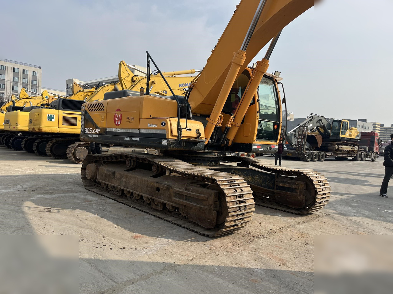 HYUNDAI ROBEX 305 LC-9T - Kettenbagger: das Bild 4 HYUNDAI ROBEX 305 LC-9T - Kettenbagger: das Bild 4
