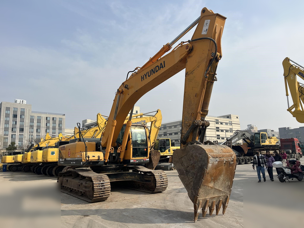 HYUNDAI ROBEX 305 LC-9T - Kettenbagger: das Bild 2 HYUNDAI ROBEX 305 LC-9T - Kettenbagger: das Bild 2