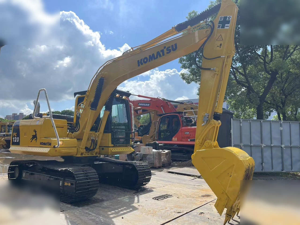 KOMATSU PC120-8 - Kettenbagger: das Bild 3 KOMATSU PC120-8 - Kettenbagger: das Bild 3