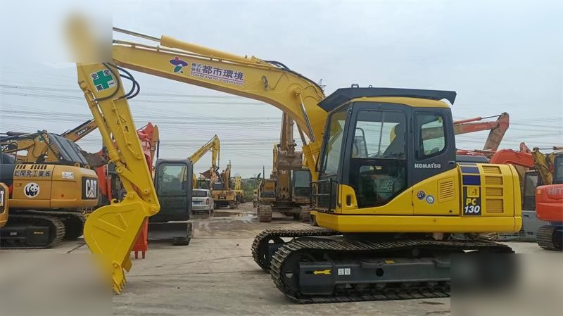 KOMATSU PC130-7 - Kettenbagger: das Bild 2 KOMATSU PC130-7 - Kettenbagger: das Bild 2