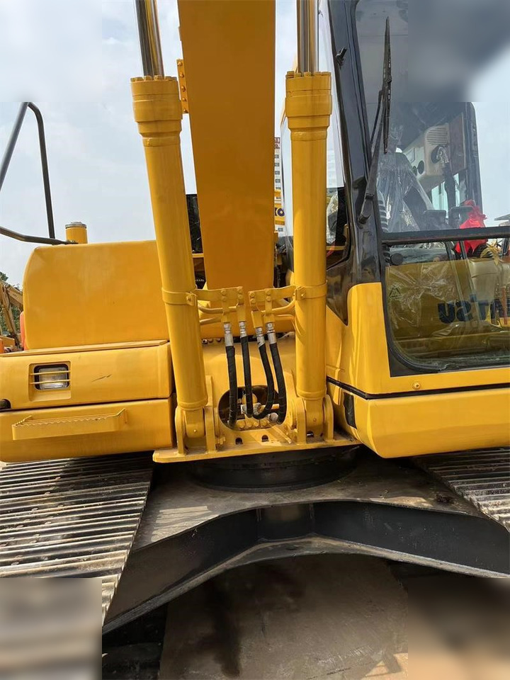 KOMATSU PC130-7 - Kettenbagger: das Bild 4 KOMATSU PC130-7 - Kettenbagger: das Bild 4