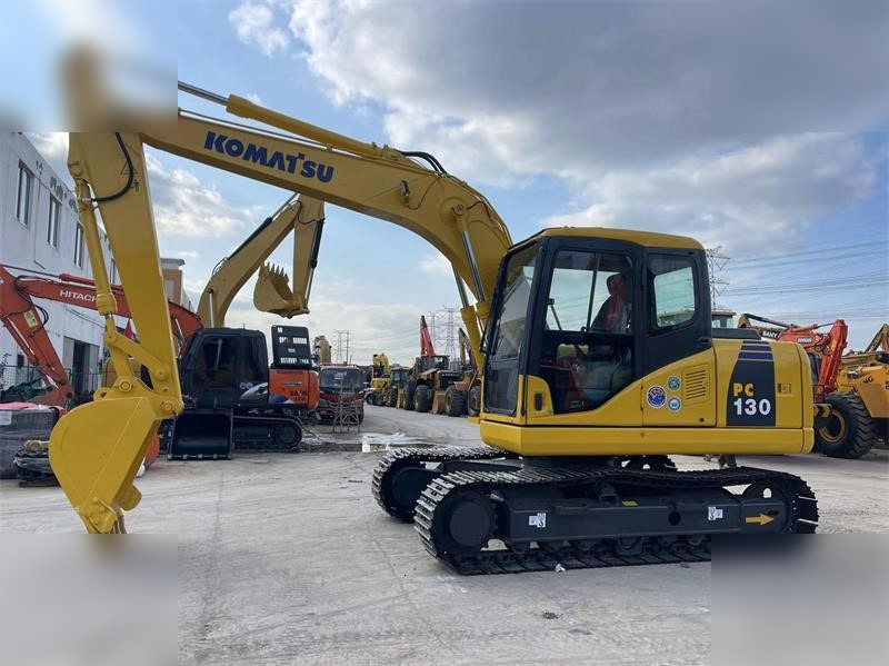 KOMATSU PC130-7 - Kettenbagger: das Bild 1 KOMATSU PC130-7 - Kettenbagger: das Bild 1