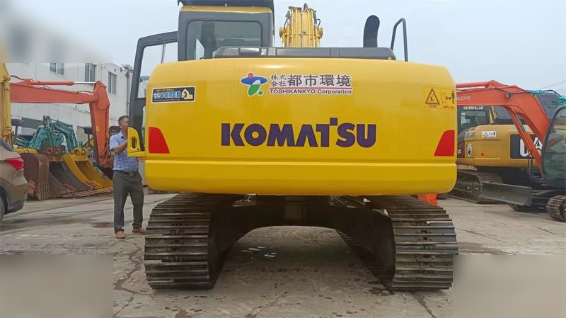 KOMATSU PC130-7 - Kettenbagger: das Bild 4 KOMATSU PC130-7 - Kettenbagger: das Bild 4