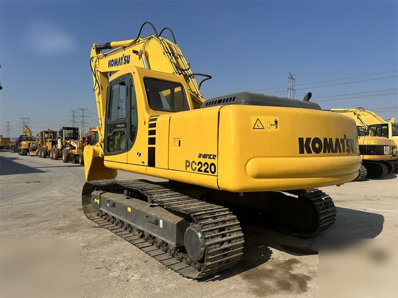 KOMATSU PC220-6 - Kettenbagger: das Bild 2 KOMATSU PC220-6 - Kettenbagger: das Bild 2