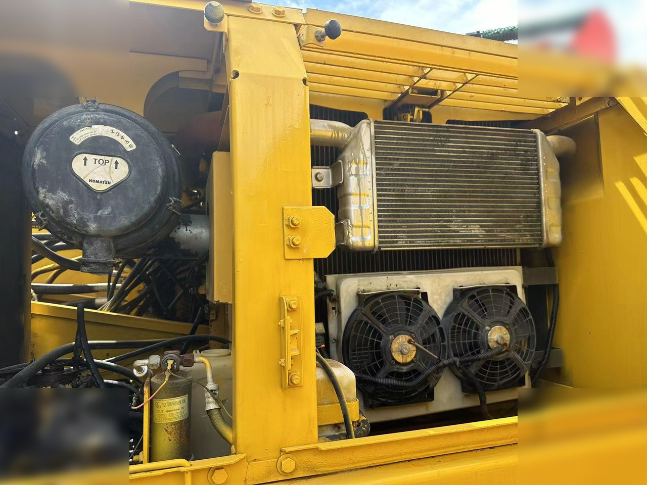 KOMATSU PC220-7 - Kettenbagger: das Bild 4 KOMATSU PC220-7 - Kettenbagger: das Bild 4