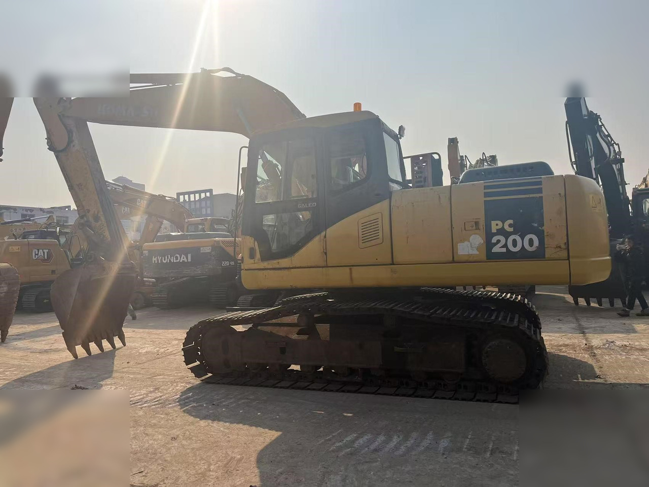 KOMATSU PC220-7 - Kettenbagger: das Bild 1 KOMATSU PC220-7 - Kettenbagger: das Bild 1