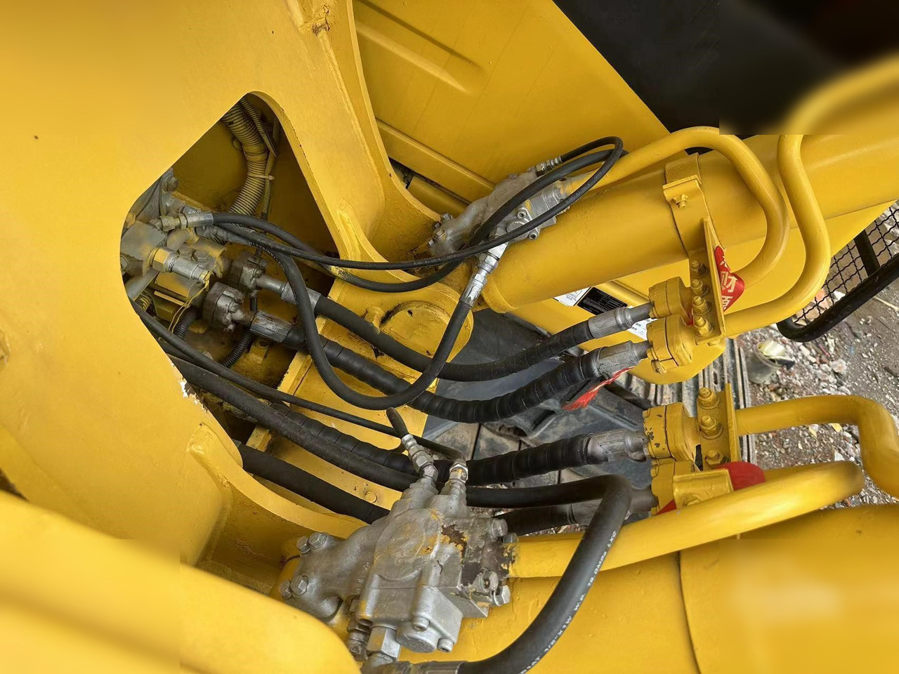 KOMATSU PC220-7 - Kettenbagger: das Bild 5 KOMATSU PC220-7 - Kettenbagger: das Bild 5
