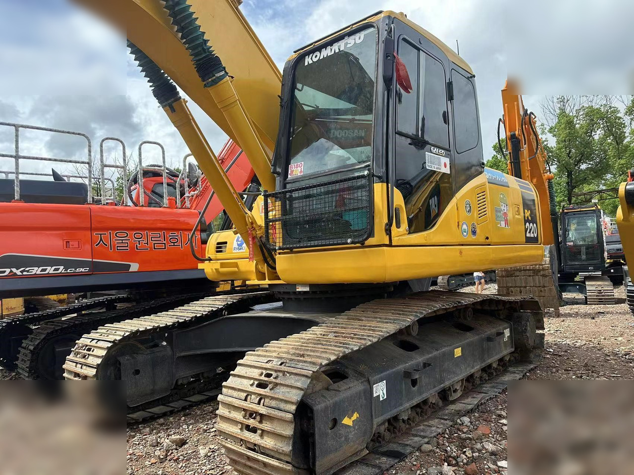 KOMATSU PC220-7 - Kettenbagger: das Bild 3 KOMATSU PC220-7 - Kettenbagger: das Bild 3