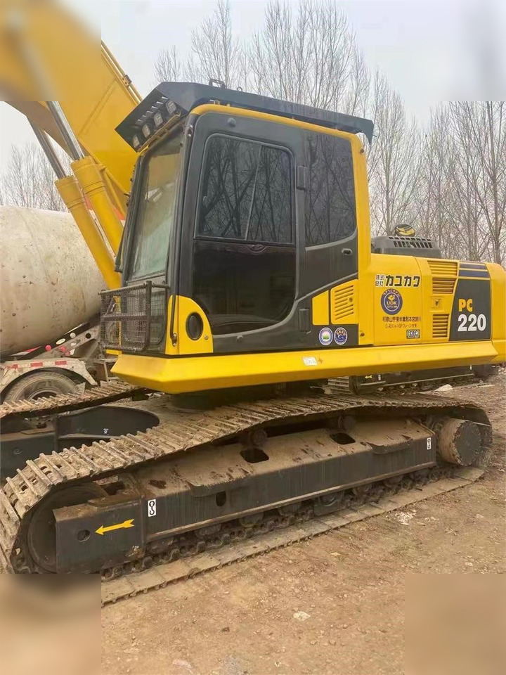 KOMATSU PC220-8 - Kettenbagger: das Bild 4 KOMATSU PC220-8 - Kettenbagger: das Bild 4