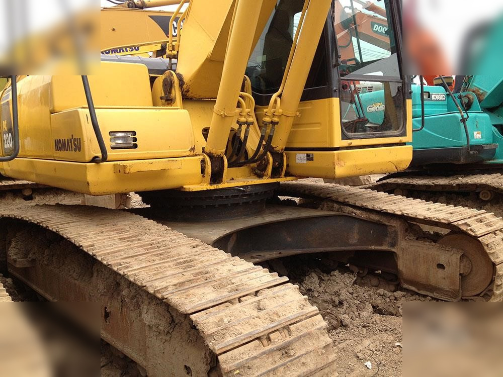 KOMATSU PC220-8 - Kettenbagger: das Bild 4 KOMATSU PC220-8 - Kettenbagger: das Bild 4