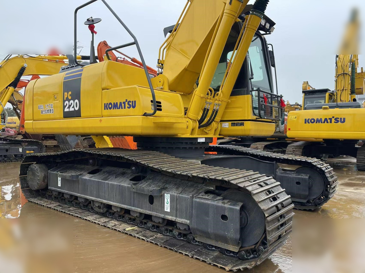 KOMATSU PC220-8 - Kettenbagger: das Bild 5 KOMATSU PC220-8 - Kettenbagger: das Bild 5