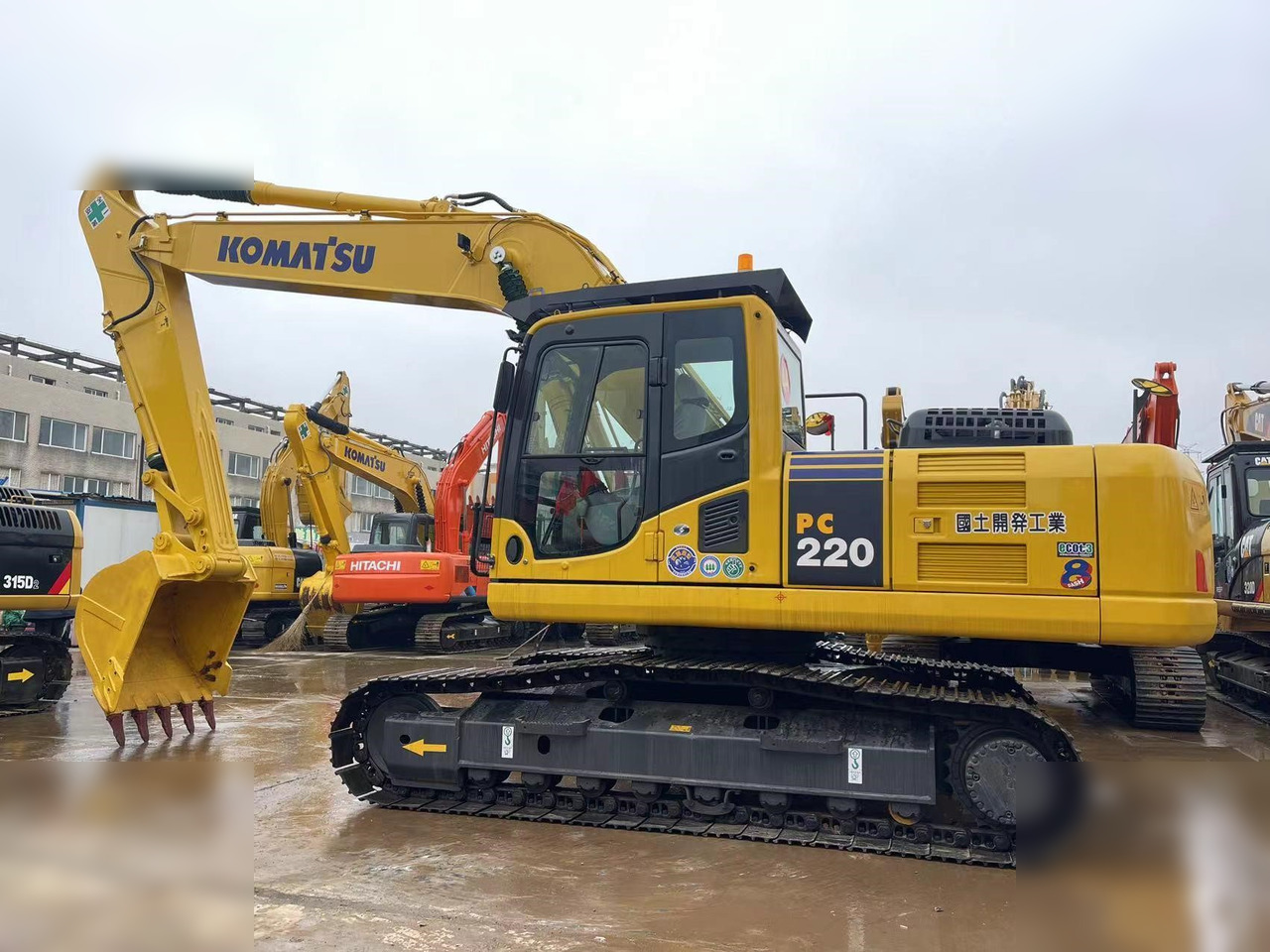 KOMATSU PC220-8 - Kettenbagger: das Bild 2 KOMATSU PC220-8 - Kettenbagger: das Bild 2
