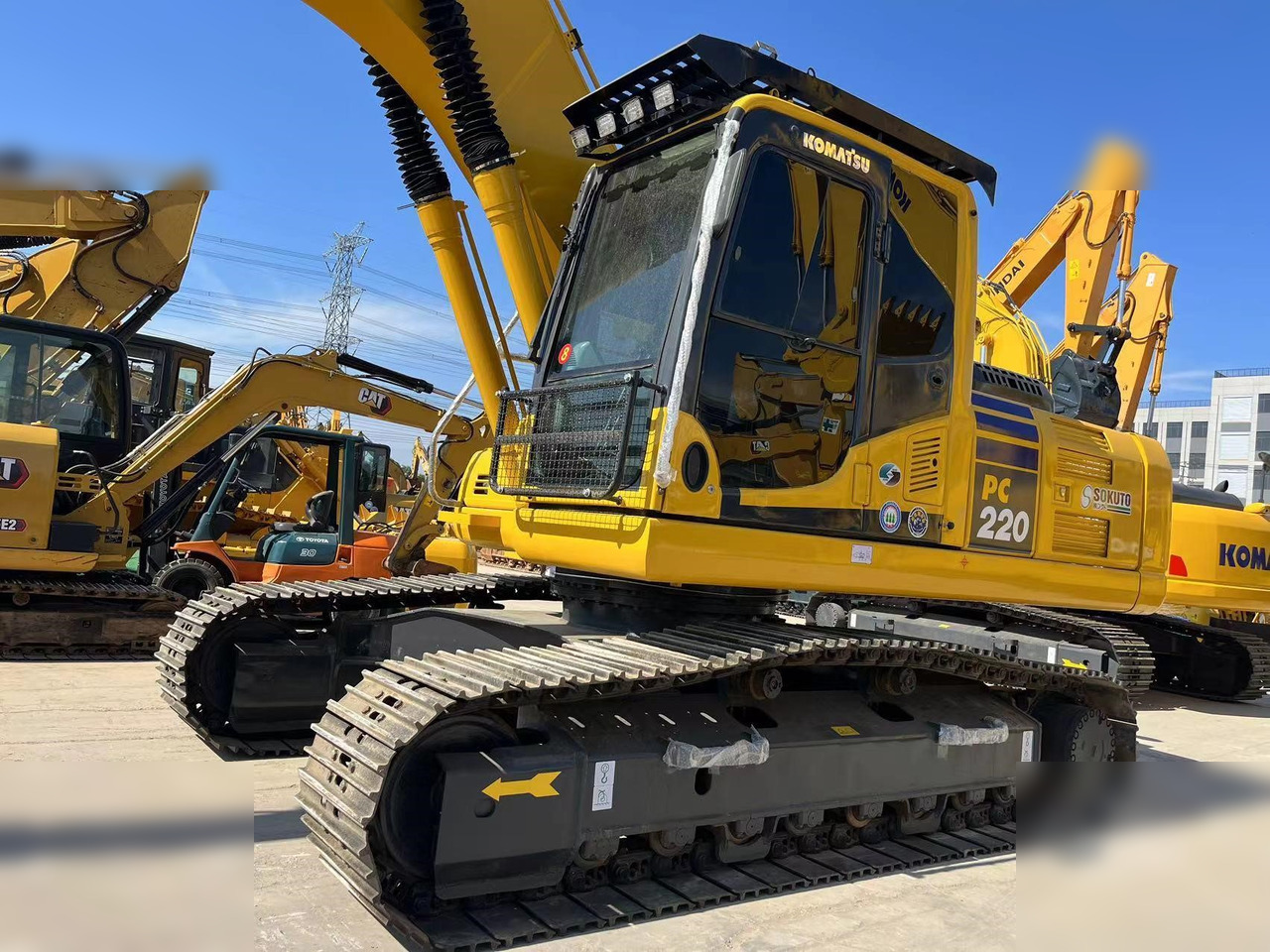 KOMATSU PC220-8 - Kettenbagger: das Bild 5 KOMATSU PC220-8 - Kettenbagger: das Bild 5