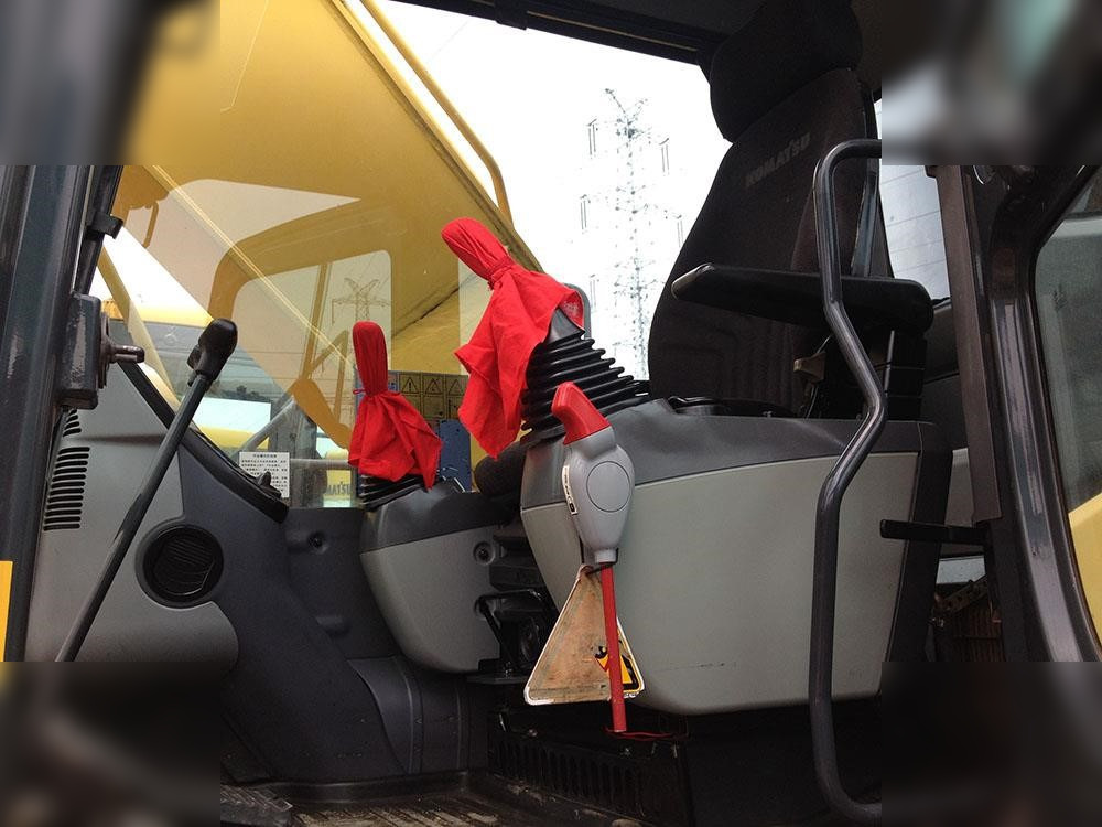 KOMATSU PC220-8 - Kettenbagger: das Bild 3 KOMATSU PC220-8 - Kettenbagger: das Bild 3