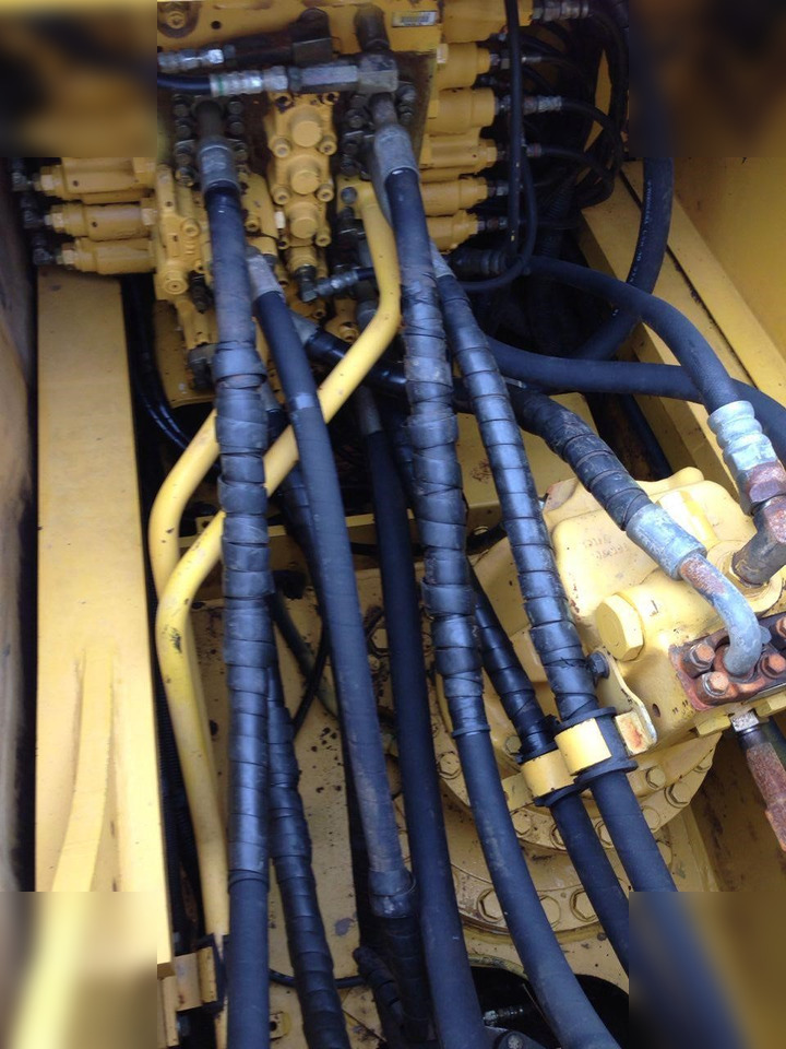 KOMATSU PC220-8 - Kettenbagger: das Bild 4 KOMATSU PC220-8 - Kettenbagger: das Bild 4