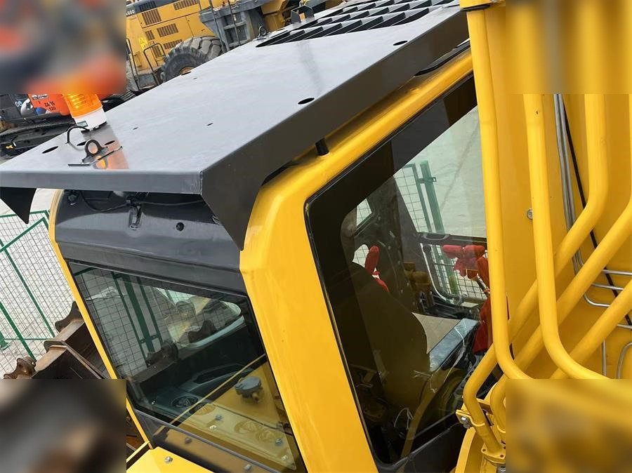 KOMATSU PC300-8 - Kettenbagger: das Bild 5 KOMATSU PC300-8 - Kettenbagger: das Bild 5