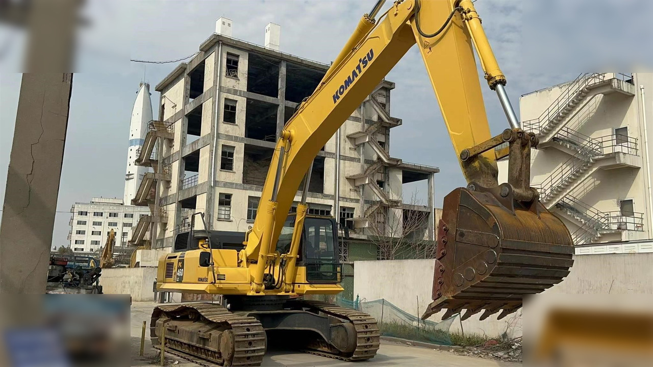 KOMATSU PC460 LC-8 - Kettenbagger: das Bild 2 KOMATSU PC460 LC-8 - Kettenbagger: das Bild 2