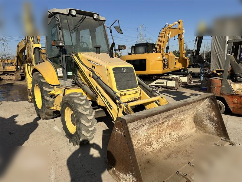 NEW HOLLAND LB95B-4PT - Baggerlader: das Bild 3 NEW HOLLAND LB95B-4PT - Baggerlader: das Bild 3
