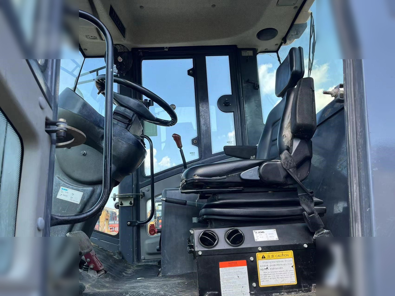XCMG XS143J - Walzenzug: das Bild 5 XCMG XS143J - Walzenzug: das Bild 5