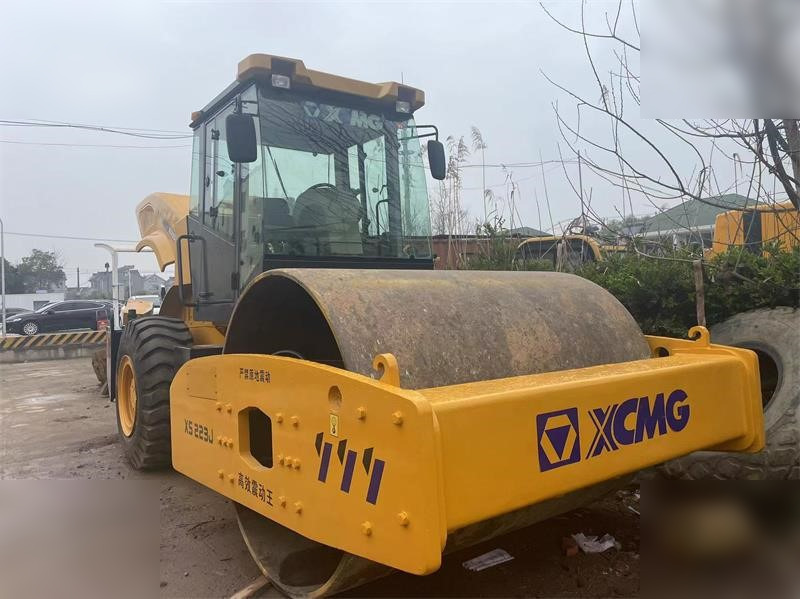 XCMG XS223J - Walzenzug: das Bild 2 XCMG XS223J - Walzenzug: das Bild 2
