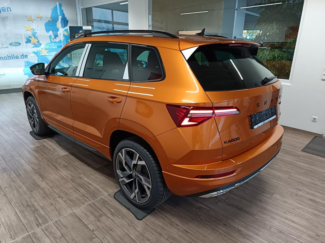 Skoda Karoq Sportline 2,0 TDI DSG 4x4*AHK*PSD*STD.HZG* - SUV/ Geländewagen: das Bild 4 Skoda Karoq Sportline 2,0 TDI DSG 4x4*AHK*PSD*STD.HZG* - SUV/ Geländewagen: das Bild 4