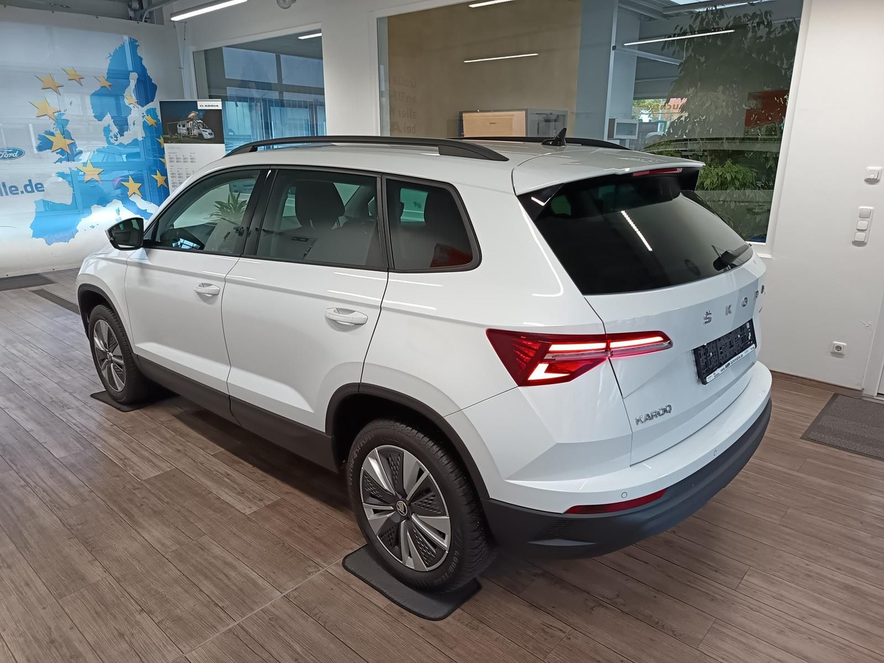 Skoda Karoq Style 1,5 TSI DSG*AHK*NAVI*LED*R-KAM*2xPDC - SUV/ Geländewagen: das Bild 4 Skoda Karoq Style 1,5 TSI DSG*AHK*NAVI*LED*R-KAM*2xPDC - SUV/ Geländewagen: das Bild 4