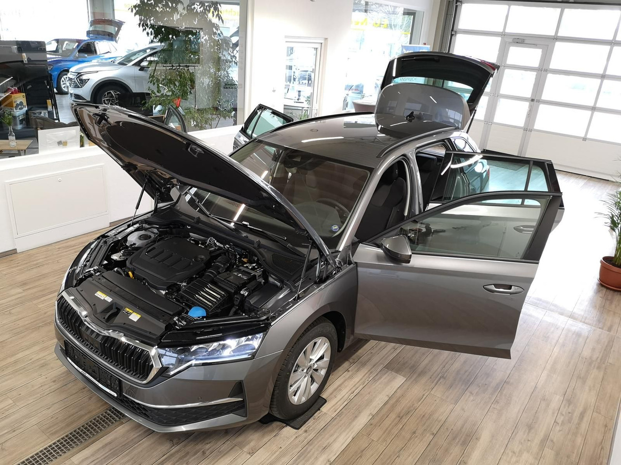 Skoda Octavia Combi Selection DSG*LED*ACC*WINTERPAKET* - PKW: das Bild 2 Skoda Octavia Combi Selection DSG*LED*ACC*WINTERPAKET* - PKW: das Bild 2