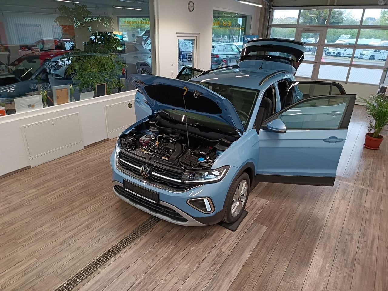 Volkswagen T-Cross Life 1.5 TSI DSG*AHK*MATRIX LED*ACC*SHZ* - SUV/ Geländewagen: das Bild 2 Volkswagen T-Cross Life 1.5 TSI DSG*AHK*MATRIX LED*ACC*SHZ* - SUV/ Geländewagen: das Bild 2