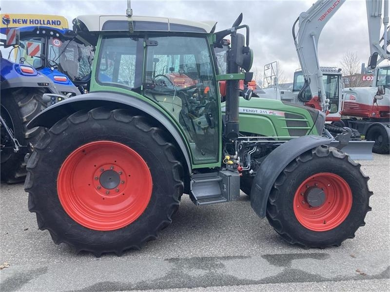 Fendt 211 Vario TMS - Traktor: das Bild 4 Fendt 211 Vario TMS - Traktor: das Bild 4