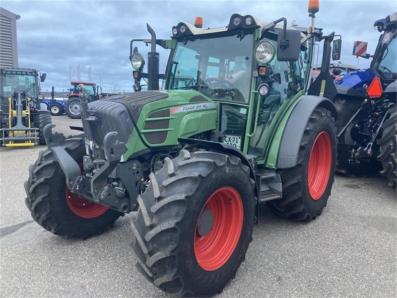 Fendt 211 Vario TMS - Traktor: das Bild 2 Fendt 211 Vario TMS - Traktor: das Bild 2