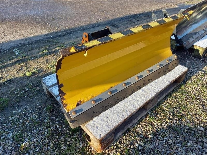 GMR FS1300L Med A-ramme kat. 0 eller Stiga Titan ophæn - Schneepflug für Landmaschine: das Bild 1 GMR FS1300L Med A-ramme kat. 0 eller Stiga Titan ophæn - Schneepflug für Landmaschine: das Bild 1