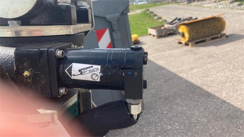 Greentec Scorpion 430-4 PLUS Hybrid bagmonteret højre - Schlegelmäher/ Mulcher: das Bild 4 Greentec Scorpion 430-4 PLUS Hybrid bagmonteret højre - Schlegelmäher/ Mulcher: das Bild 4