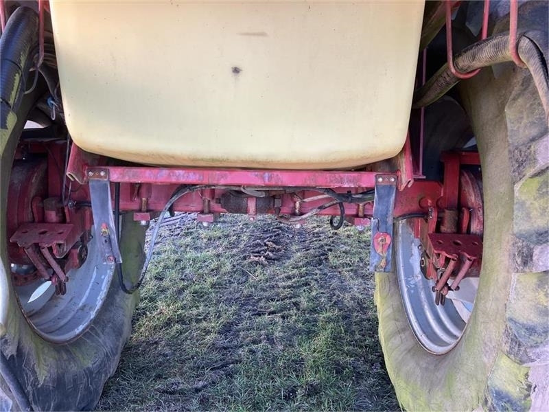 Hardi COMMANDER 4200 TWIN 28 m - Anhängespritze: das Bild 4 Hardi COMMANDER 4200 TWIN 28 m - Anhängespritze: das Bild 4