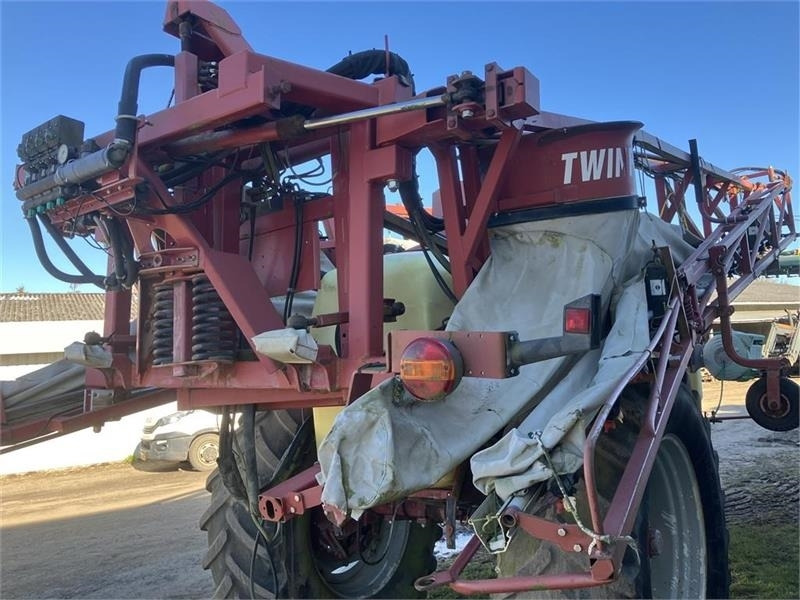 Hardi COMMANDER 4200 TWIN 28 m - Anhängespritze: das Bild 3 Hardi COMMANDER 4200 TWIN 28 m - Anhängespritze: das Bild 3