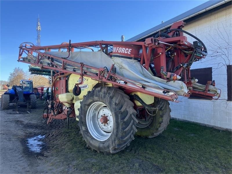 Hardi COMMANDER 4200 TWIN 28 m - Anhängespritze: das Bild 2 Hardi COMMANDER 4200 TWIN 28 m - Anhängespritze: das Bild 2