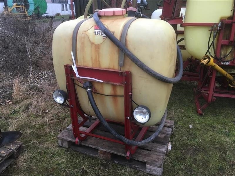 Hardi LHY 1000 / 16/361 Incl. fronttank - Anhängespritze: das Bild 5 Hardi LHY 1000 / 16/361 Incl. fronttank - Anhängespritze: das Bild 5