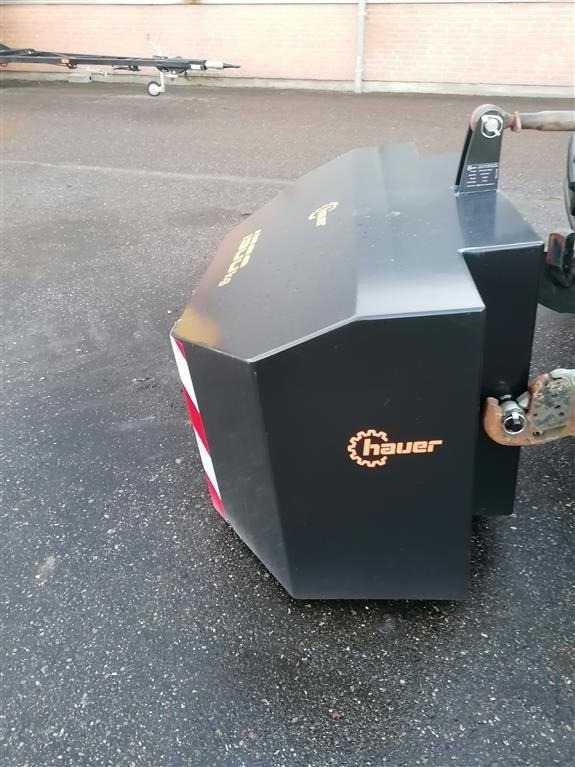 Hauer 1500 kg - Gegengewicht: das Bild 1 Hauer 1500 kg - Gegengewicht: das Bild 1