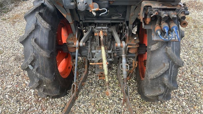 Kubota STW37 Kun 1145 timer - Kommunaltraktor: das Bild 4 Kubota STW37 Kun 1145 timer - Kommunaltraktor: das Bild 4